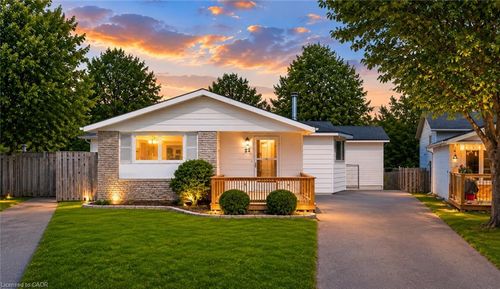 22 Blackhorne Cres, Kitchener, ON, N2E1T1 | Card Image