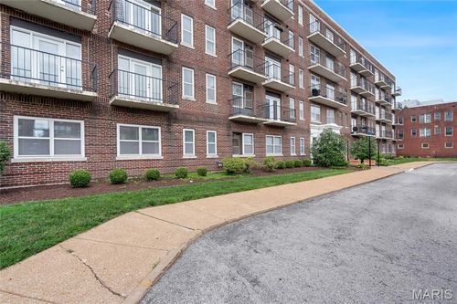30-5630 Pershing Ave, Saint Louis, MO, 63112-1759 | Card Image