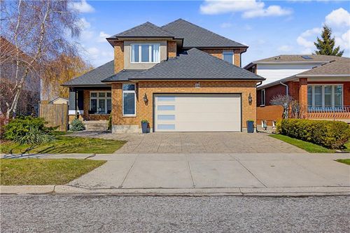 34 Highbury Dr, Stoney Creek, ON, L8J2T4 | Card Image