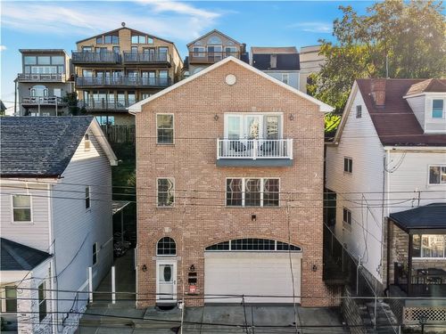 11 Natchez St, Mt Washington, PA, 15211-1903 | Card Image