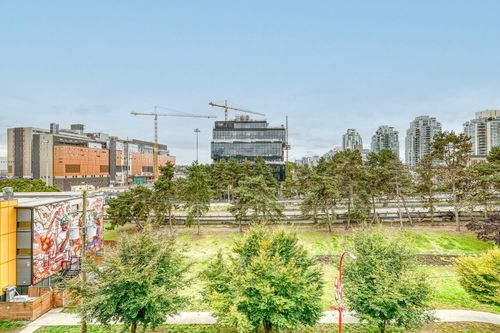 516-221 Union St, Vancouver, BC, V6A0B4 | Card Image