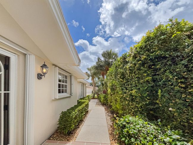 7789 Se Spicewood Cir, Condo with 2 bedrooms, 2 bathrooms and null parking in Hobe Sound FL | Image 12