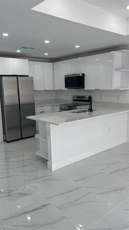 Residential Lease in LEHIGH ACRES 3