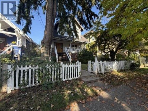 1017 Hamilton Street, New Westminster, BC, V3M2M8 | Card Image