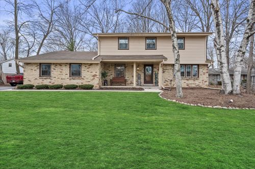3675 S Poplar Rd, New Berlin, WI, 53151-5262 | Card Image