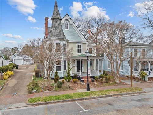 330 Main St, Smithfield, VA, 23430-1327 | Card Image