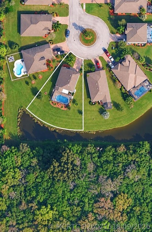 655 Valencia Cir Sw, Vero Beach, FL, 32968-6017 | Card Image