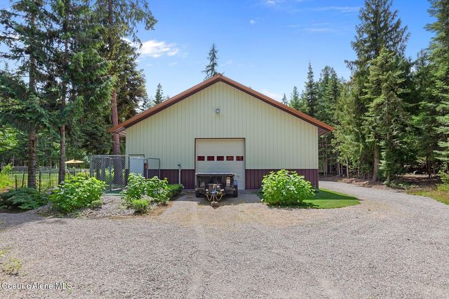 Rear of building with 10 x 10 overhead door and a man door | Image 27
