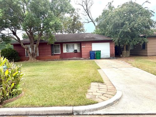 208 Richmond St, Angleton, TX, 77515-3217 | Card Image