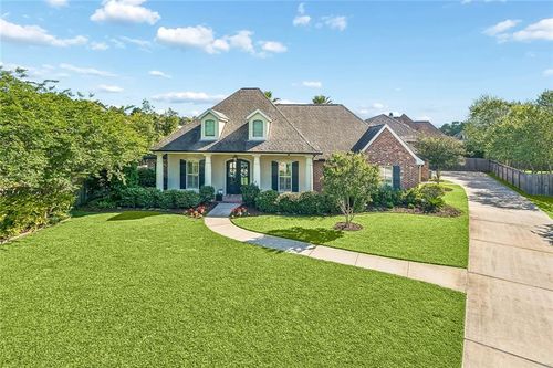 205 Chateau De Brie, Mandeville, LA, 70471-8510 | Card Image