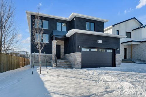 2 Park Cres, Amherstview, ON, K7N0C2 | Card Image