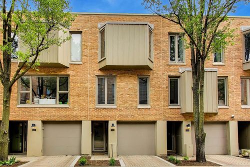 132 Frank Lloyd Wright Ln, Oak Park, IL, 60302-2643 | Card Image
