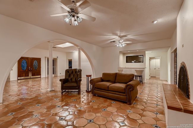 201 Sheffield, House other with 5 bedrooms, 5 bathrooms and null parking in Castle Hills TX | Image 29