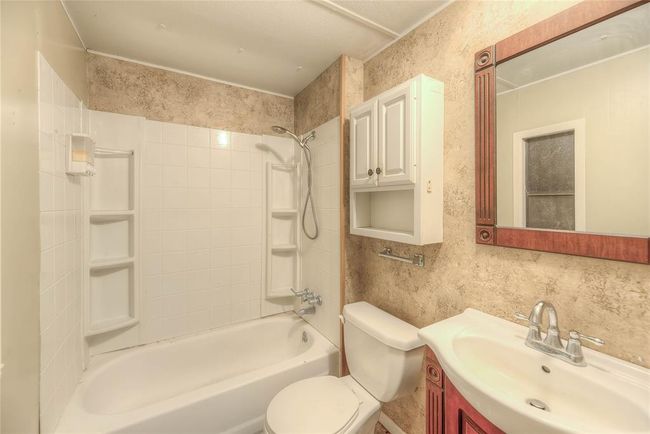 330 Oak Tree Dr, House other with 3 bedrooms, 2 bathrooms and 2 parking in Pointblank TX | Image 22