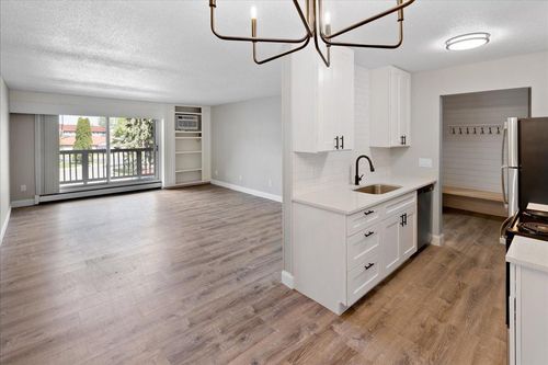 d11-2011 E 122nd St, Burnsville, MN, 55337-3160 | Card Image