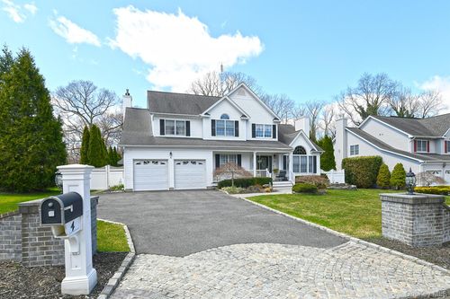 4 Rolling Wood Ct, Hauppauge, NY, 11788-4375 | Card Image