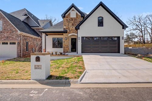 9 Oak Ln, Little Rock, AR, 72205 | Card Image