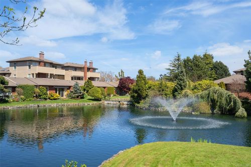 118-2345 Cedar Hill Cross Rd, Oak Bay, BC, V8P5M8 | Card Image