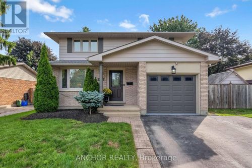 684 Griffith St, London, ON, N6K2W4 | Card Image