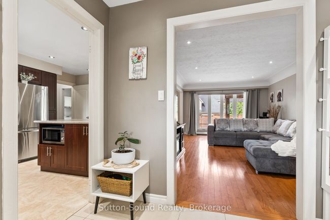 232 4th Ave, House other with 4 bedrooms, 3 bathrooms and 4 parking in Hanover ON | Image 6