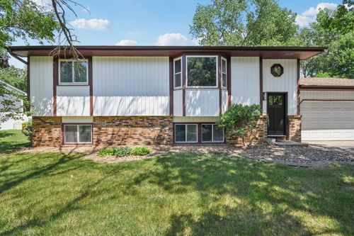 1555 Lois Dr, Shoreview, MN, 55126-8583 | Card Image