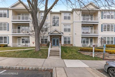 101 Shinnecock Drive, Condo with 2 bedrooms, 2 bathrooms and 1 parking in Manalapan NJ | Image 1