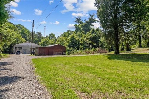 5755 Reynolda Rd, Winston Salem, NC, 27106-9647 | Card Image