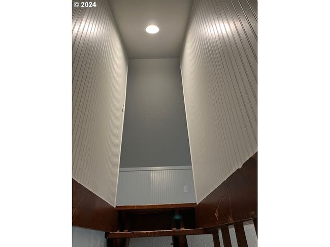 Staircase-To Upper Level | Image 29