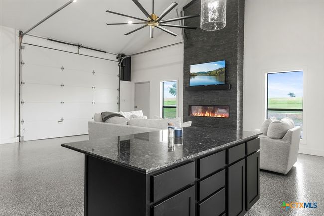 295 Honey Bee Ln, Home with 1 bedrooms, 1 bathrooms and null parking in Rogers TX | Image 12