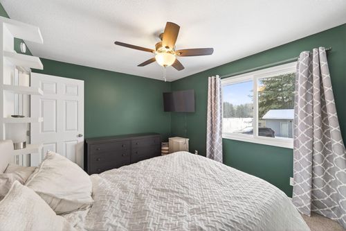 15661 Lexington Ave Ne, Ham Lake, MN, 55304-5916 | Card Image