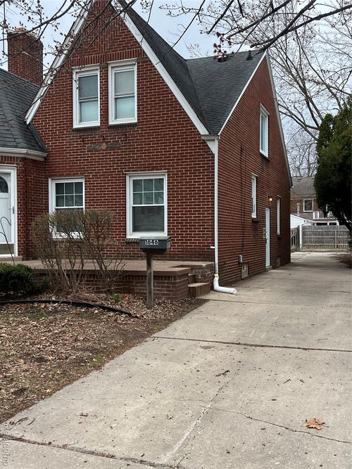 1646 21st St, Wyandotte, MI, 48192-3525 | Card Image