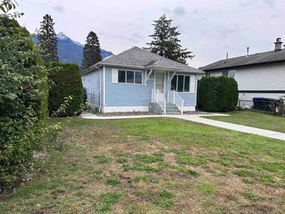 587 Hemlock Ave, House other with 4 bedrooms, 1 bathrooms and 1 parking in Hope BC | Image 2