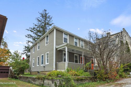 30 Walker St, Lenox, MA, 01240-2718 | Card Image