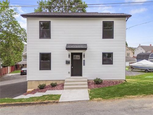 690 W Washington St, Slatington, PA, 18080-1641 | Card Image