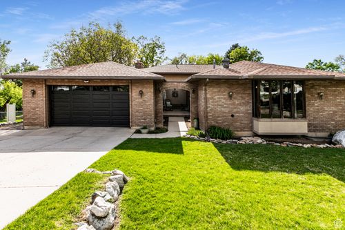 453 Sheridan Cir, Centerville, UT, 84014-2327 | Card Image