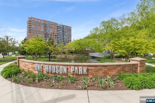 310 Hudson Park, Edgewater, NJ, 07020-1495 | Card Image