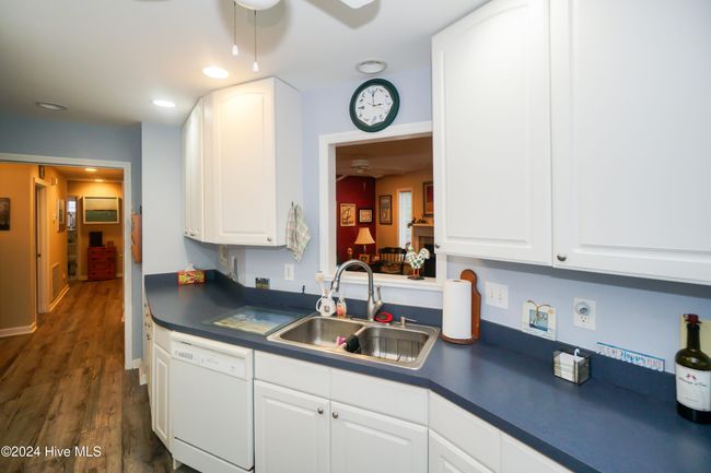 106 Se 21 St St, House other with 4 bedrooms, 3 bathrooms and 2 parking in Oak Island NC | Image 10