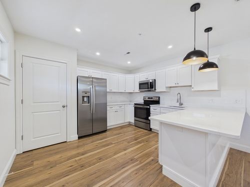 305-1 Pleasant St, Cohasset, MA, 02025-1713 | Card Image