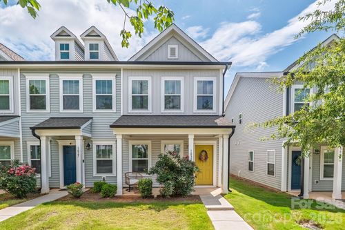 1031 Plaza Walk Dr, Charlotte, NC, 28215-1813 | Card Image