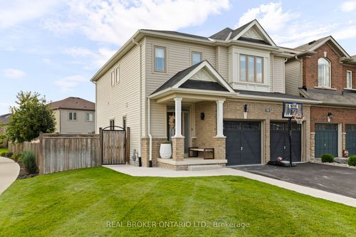 32 Mandley St, Angus, ON, L3W0B6 | Card Image