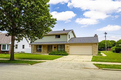 3710 S Massachusetts Avenue, Milwaukee, WI, 53220 | Card Image