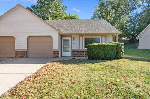 123 Se Greystone Dr, Lees Summit, MO, 64063-6354 | Card Image