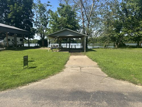 639 River Rd, Clifton, TN, 38425-5134 | Card Image