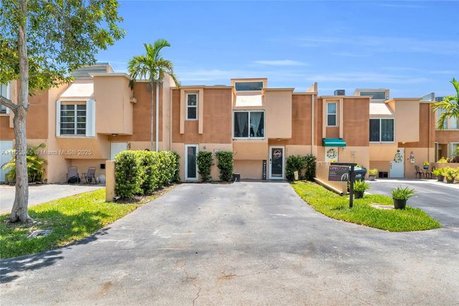 6728 Sw 140 Th Ct, Townhouse with 3 bedrooms, 3 bathrooms and null parking in Miami FL | Image 35