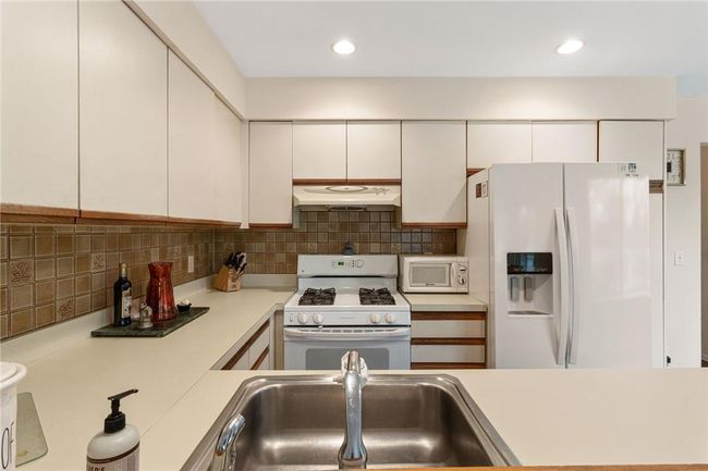 Open concept kitchen | Image 11