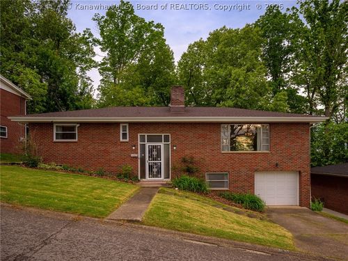 935 S Walnut St, Saint Albans, WV, 25177-3954 | Card Image