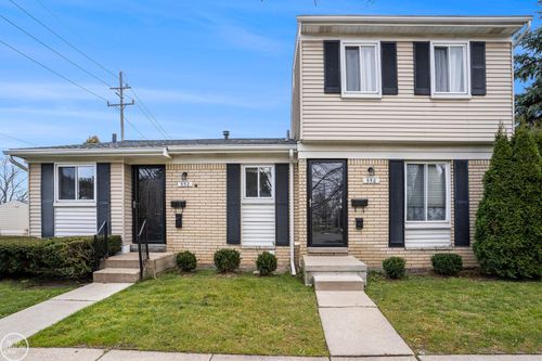 552 Hilldale Cir, Milford, MI, 48381-2330 | Card Image