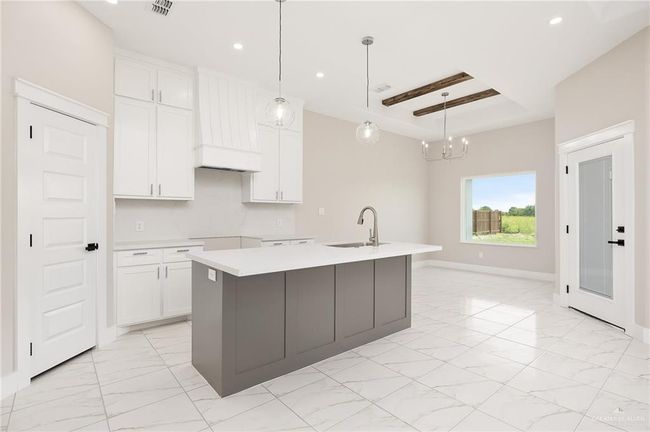 1008 Broken Arrow Dr, House other with 3 bedrooms, 2 bathrooms and 2 parking in Alamo TX | Image 9