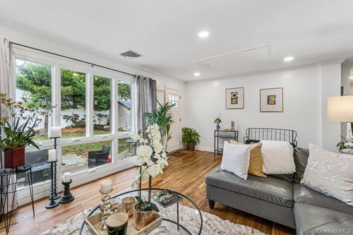 5 Terry Ln, Plainview, NY, 11803-5510 | Card Image