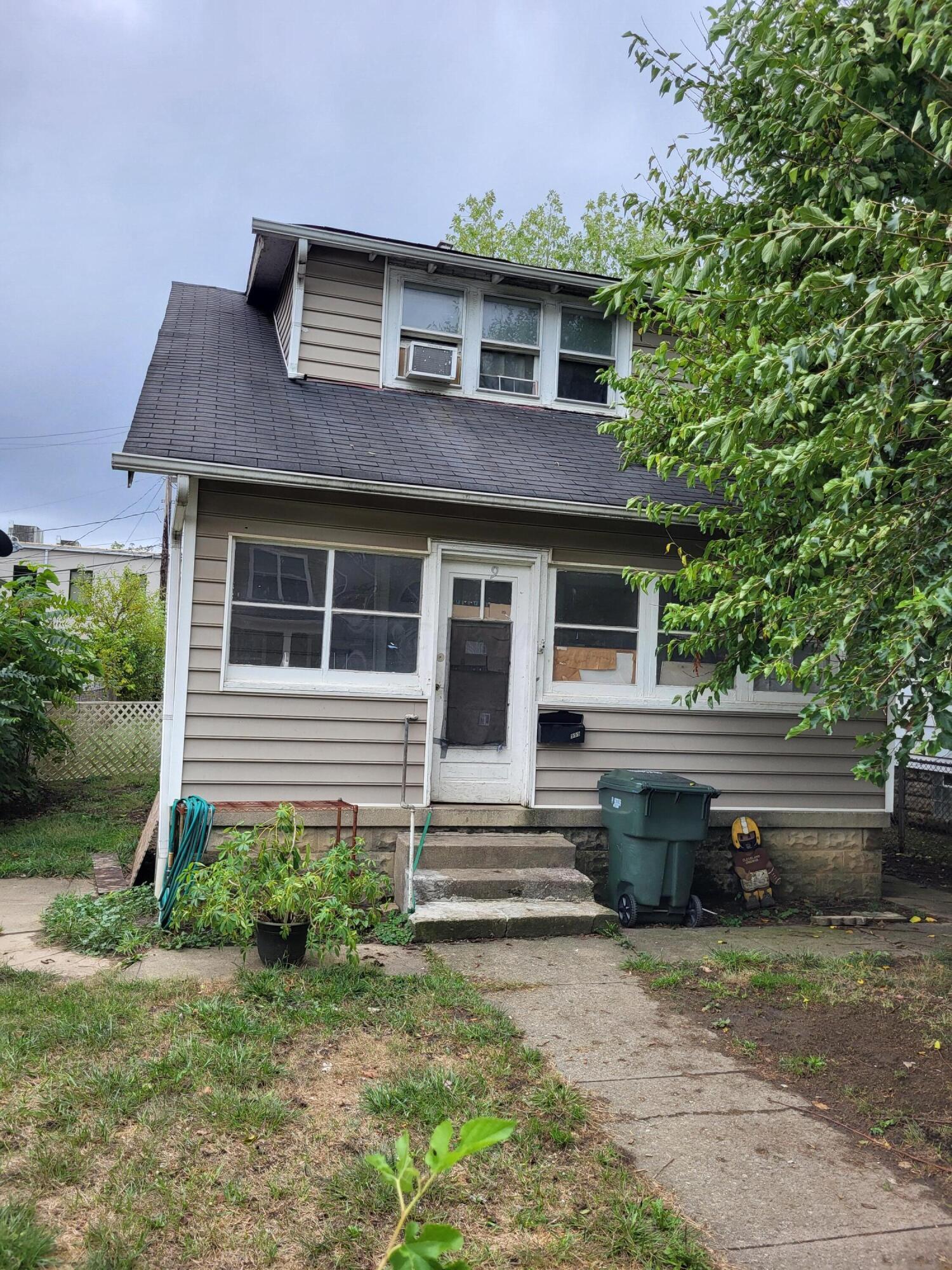 11th Ave, Columbus, OH 43211